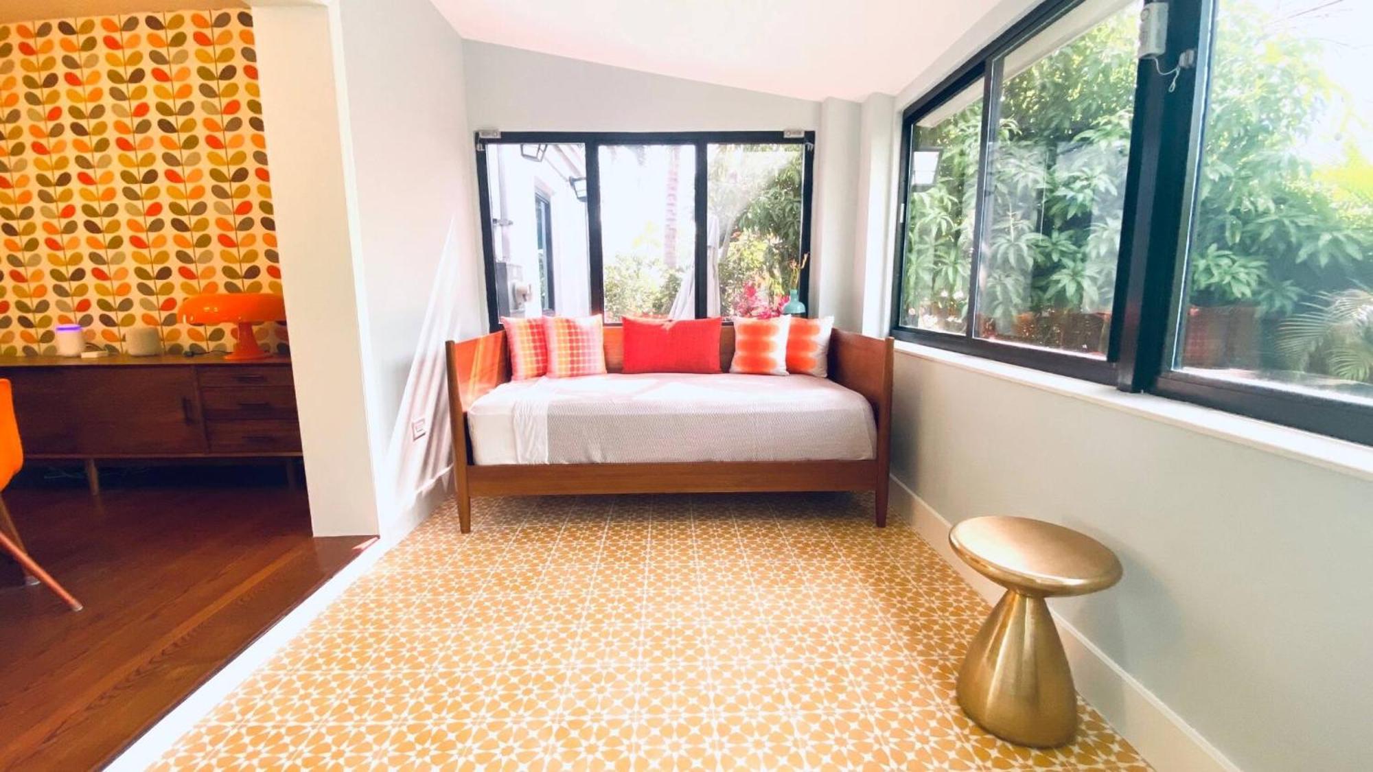 Experience Magic: Tropical Pool Escape Holiday home *