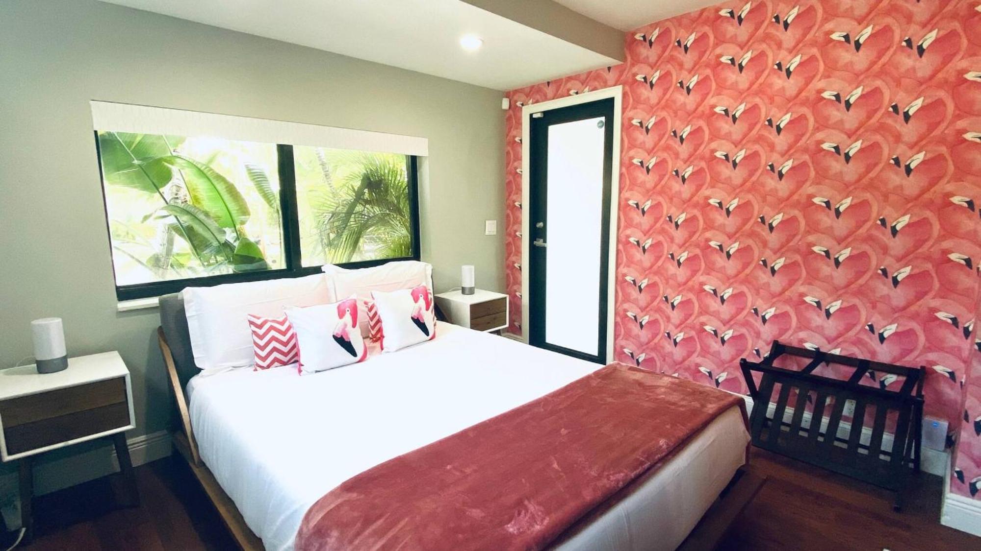 Experience Magic: Tropical Pool Escape Holiday home Miami