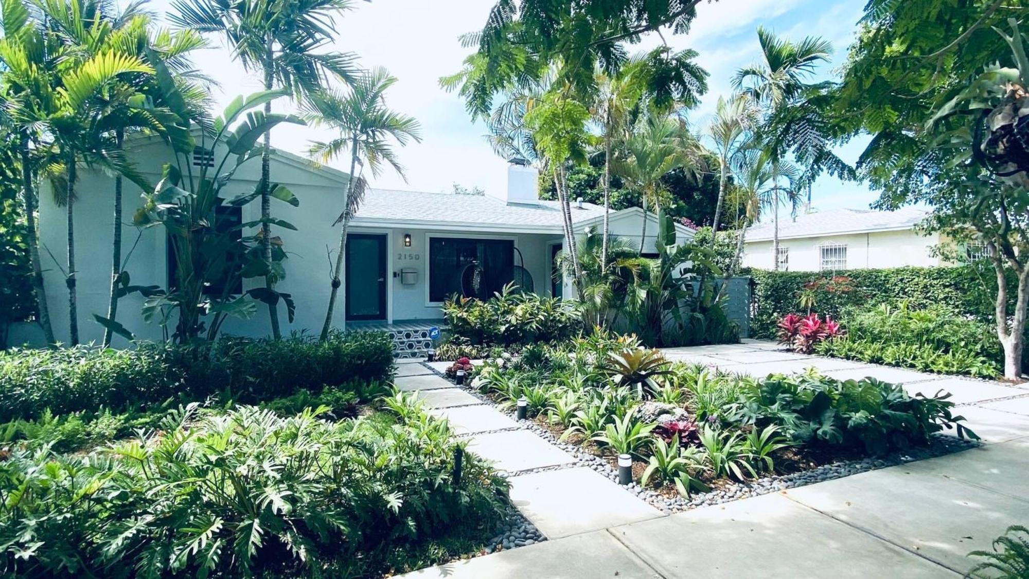 Experience Magic: Tropical Pool Escape